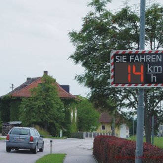 geschwindigkeitsanzeige_1.jpg
